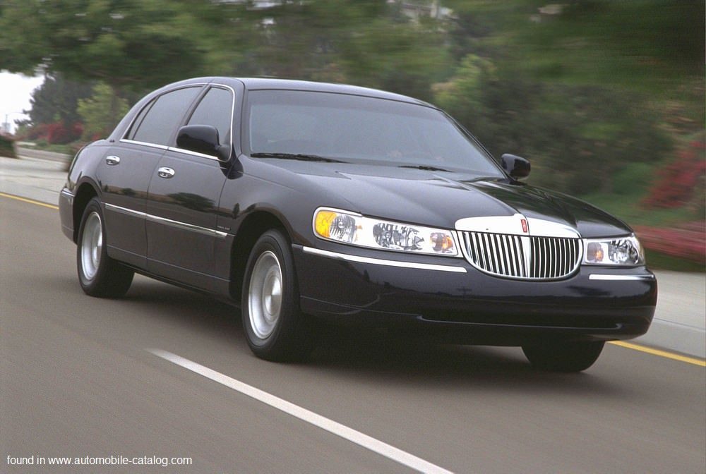 2000_towncar_02.jpg.ebf582f6247d3c65fe7ba51d0335894e.jpg